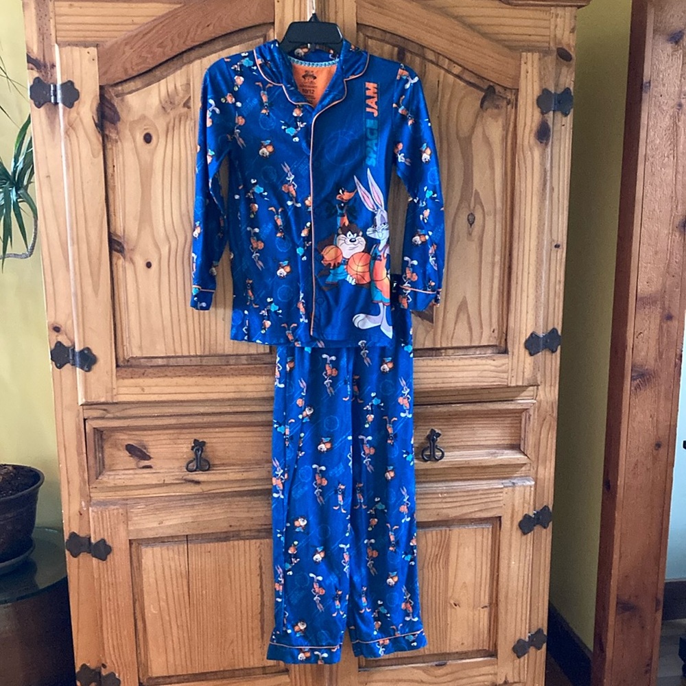 Boys Space Jam blue basketball 2 piece long sleeve pajama set size 10/12
